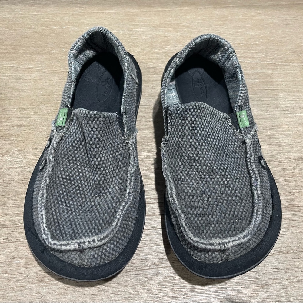 Sanuk kids Vagabond canvas slip on shoe, size 3, charcoal